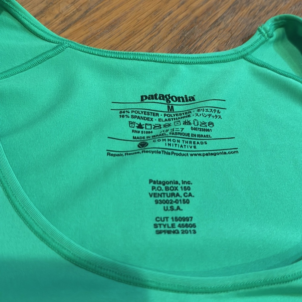 Patagonia active top size medium - Picture 2 of 3